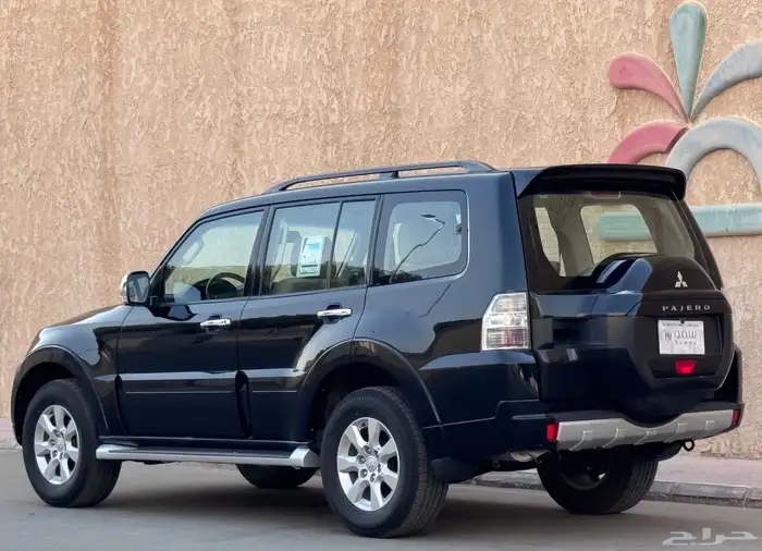مستبيشي باجيرو GLS 2020 لون اسود 7