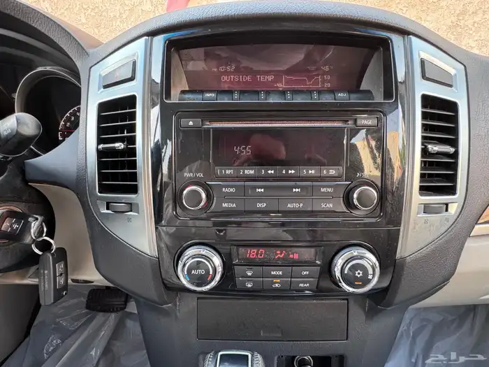 مستبيشي باجيرو GLS 2020 لون اسود 26