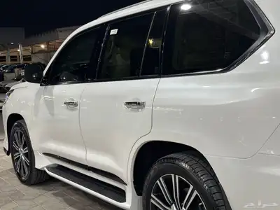جيب لكزس 2021 LX570 - بحالة الوكالة ممشى قليل .. 17