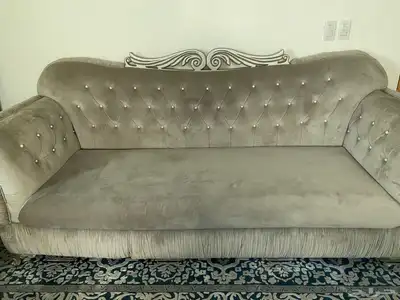 اثاث طقم كنب مكون سبع قطع 2