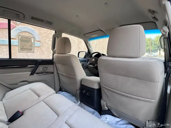 مستبيشي باجيرو GLS 2020 لون اسود 23