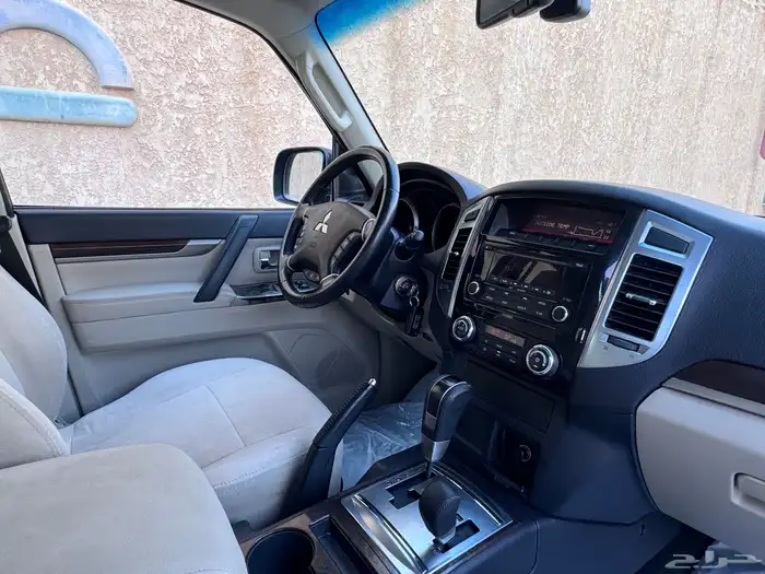 مستبيشي باجيرو GLS 2020 لون اسود 20