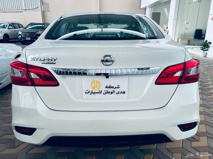 نيسان سيلفي 1