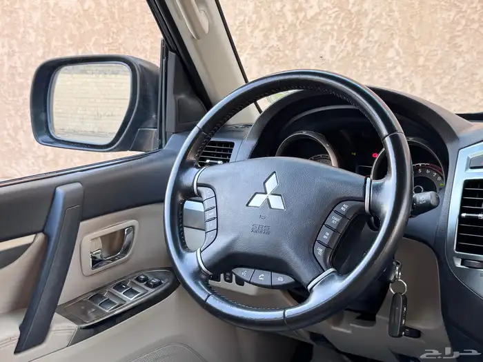 مستبيشي باجيرو GLS 2020 لون اسود 31