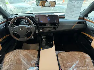 لكزس ES350 فئة CC بنزين 2025 5