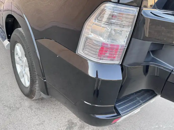 مستبيشي باجيرو GLS 2020 لون اسود 15