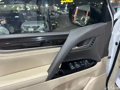 جيب لكزس 2021 LX570 - بحالة الوكالة ممشى قليل .. 23