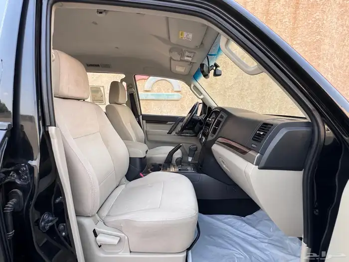 مستبيشي باجيرو GLS 2020 لون اسود 18