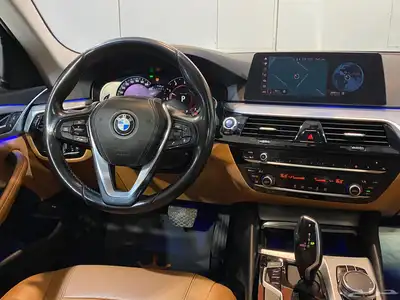 بي ام دبليو 520i 2020 بحالة نظيفه جدا 7