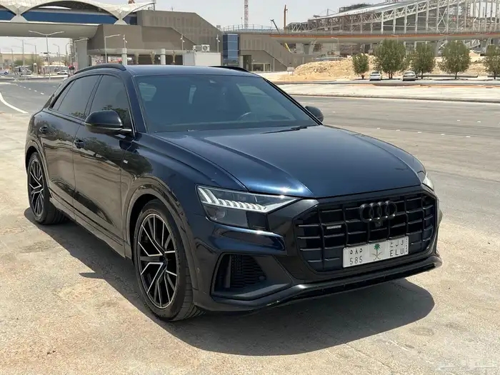 للبيع اودي Q8 S-Line بلاك اديشن 2023 شبه جديد 2