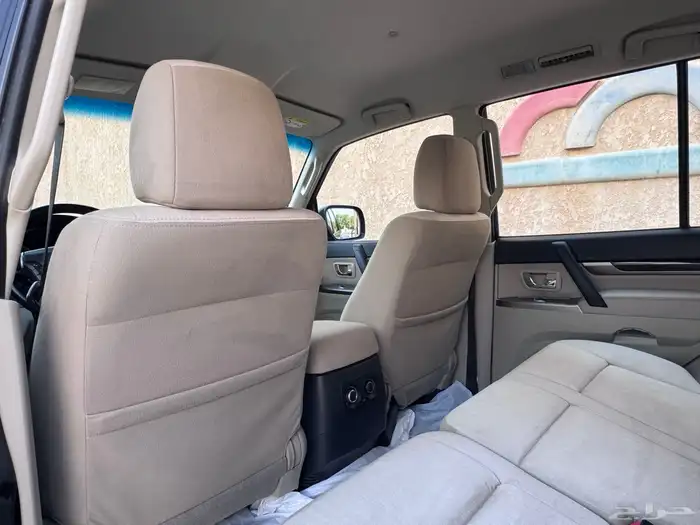 مستبيشي باجيرو GLS 2020 لون اسود 17