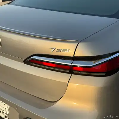 BMW 2023 الفئة السابعة 735 2