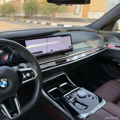 BMW 2023 الفئة السابعة 735 8
