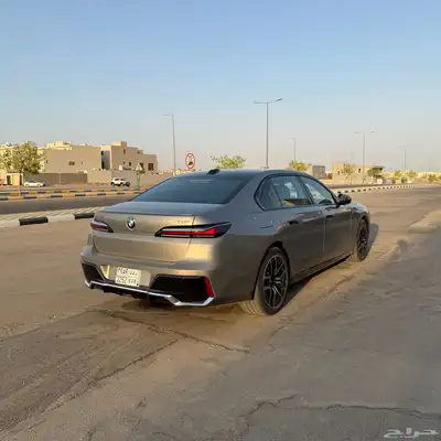 BMW 2023 الفئة السابعة 735 3