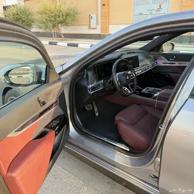 BMW 2023 الفئة السابعة 735 6