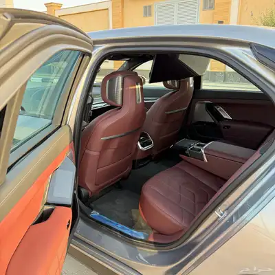BMW 2023 الفئة السابعة 735 5