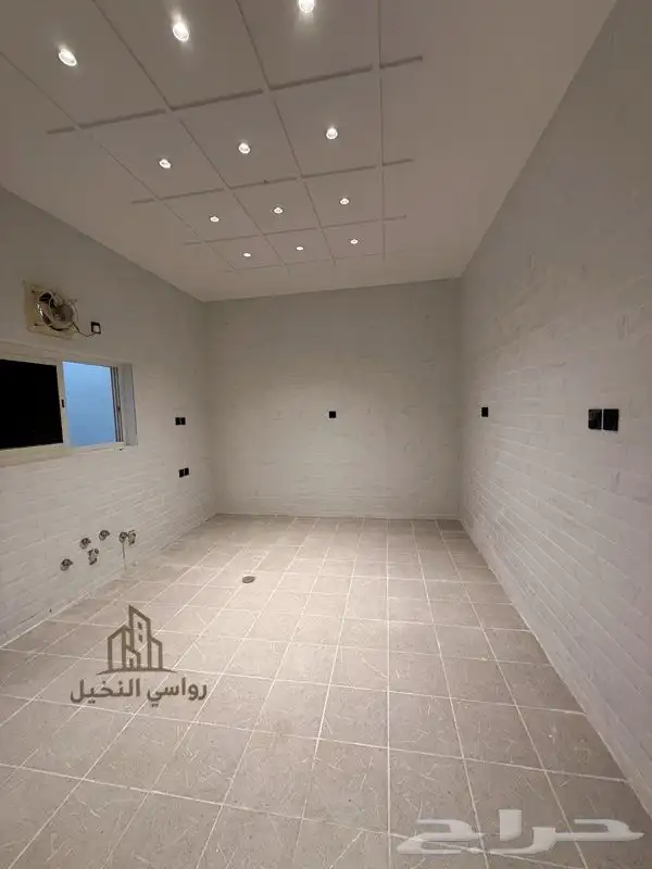 للبيع فيلا روف تمليك في حي اليرموك 7 غرف صالتين 5