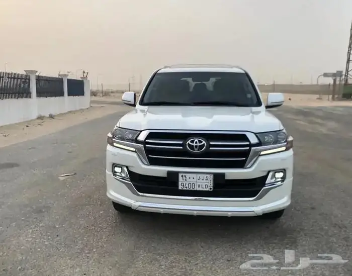 لاندكروزر GXR قراند تورنق 2020 فل بريمي ممشي 63 الف 0