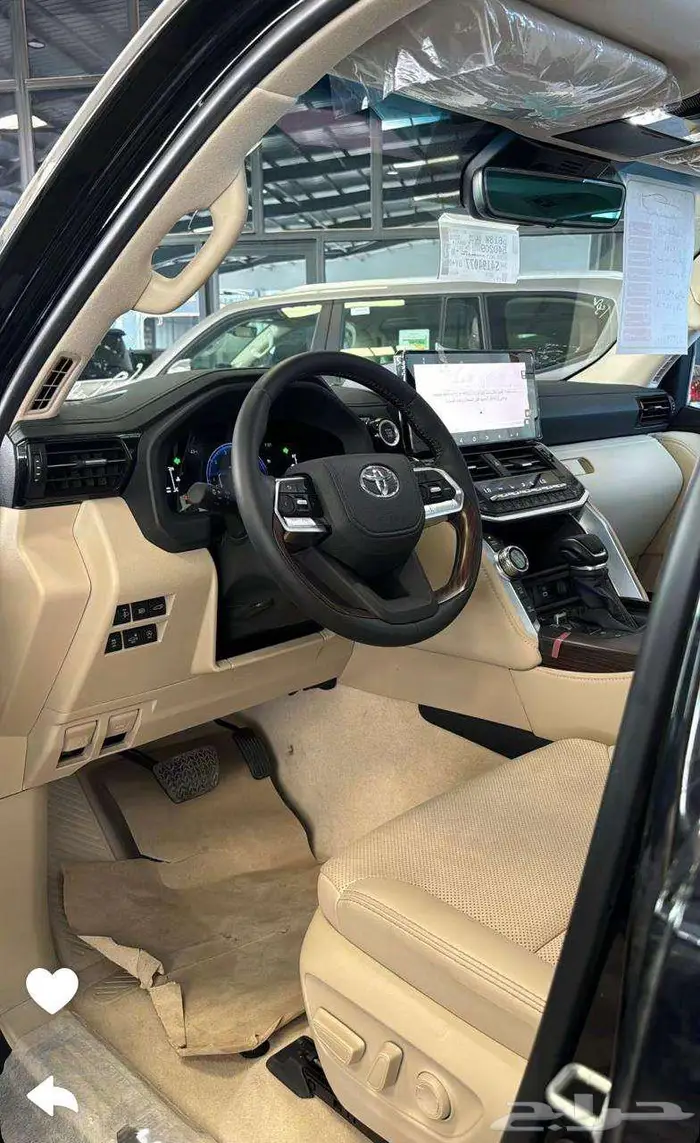 تويوتا لاند كروزر GXR L4 كاميرات اسود سعودي 2025 - 339000 1