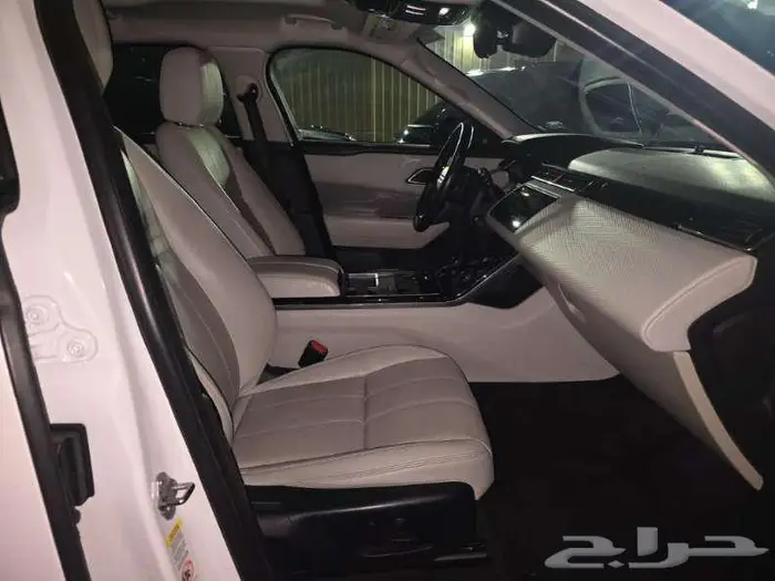 2020 لاند روفر فيلار S 10