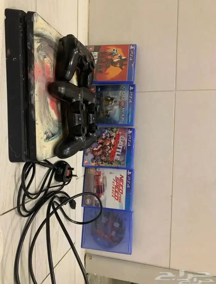 سوني فور نظيف و ملحقاته كلها ب 680 0