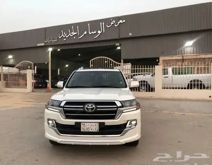 لاندكروزر GXR قراند تورنق 2020 فل بريمي ممشي 63 الف 2