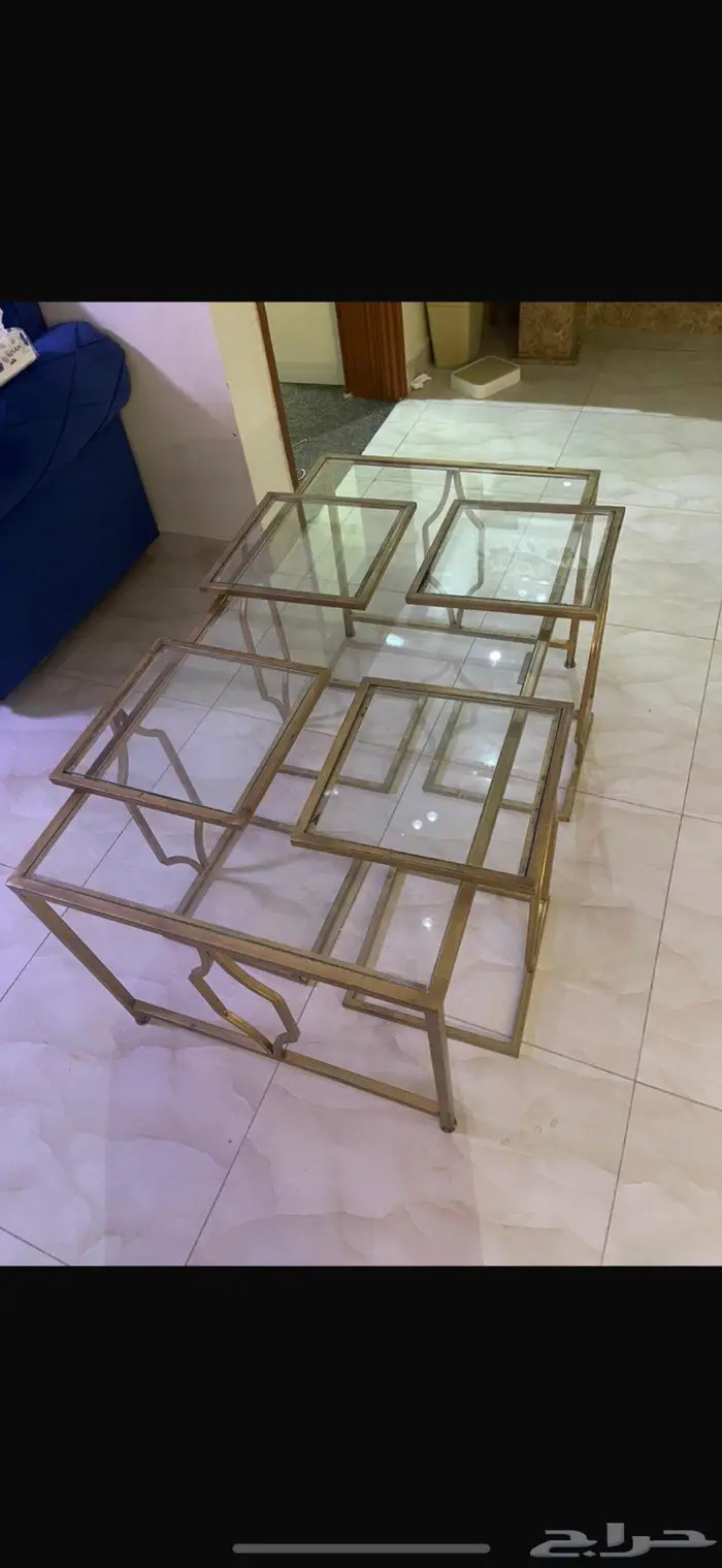 طاولات وثلاجه للبيع 2