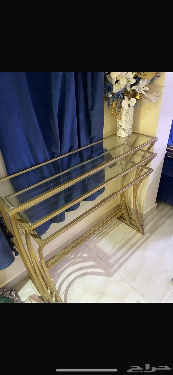 طاولات وثلاجه للبيع 4