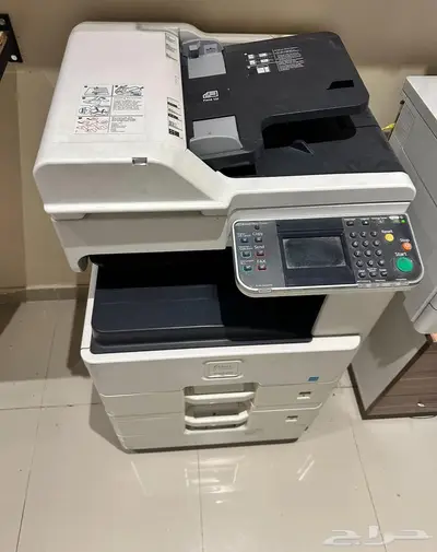 للبيع اثاث و اغراض مكتب خدمات 3