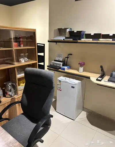 للبيع اثاث و اغراض مكتب خدمات 4