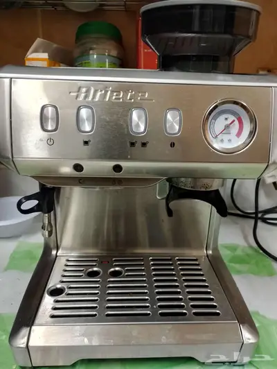 مكينه قهوه شبه جديده بجميع ملحقاتها 1