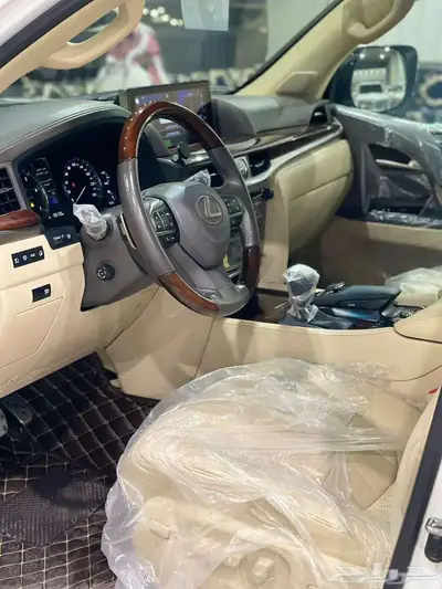 جيب لكزس بلاك اديشن 2019 بحالة الوكاله 6