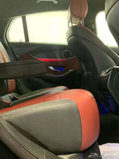 مرسيدس 2020 300GLC 26