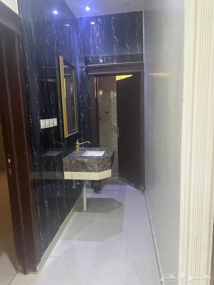 للايجار فيلا درج داخلي في حي الجنادرية   عرض رقم H1176 9