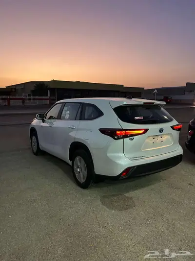 تويوتا هايلاندر GLE ابيض 2025 2