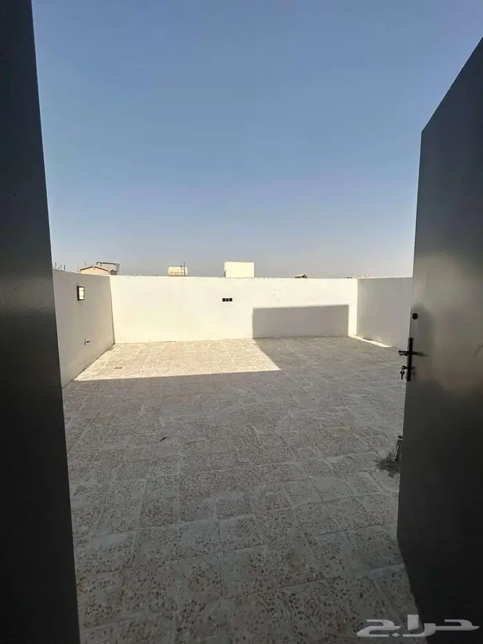 فلة جديدة للايجار في الرياض حي طويق 18