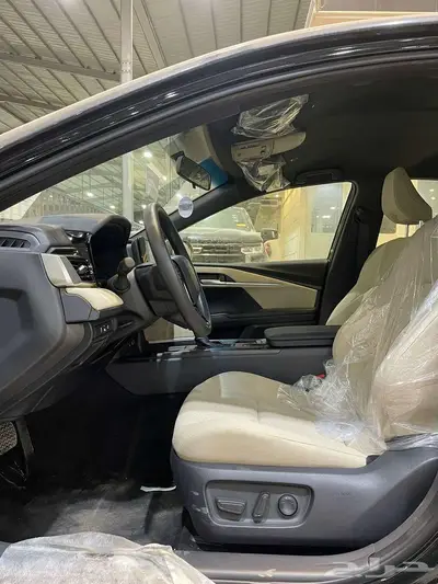 كامري E بنزين 2025 9