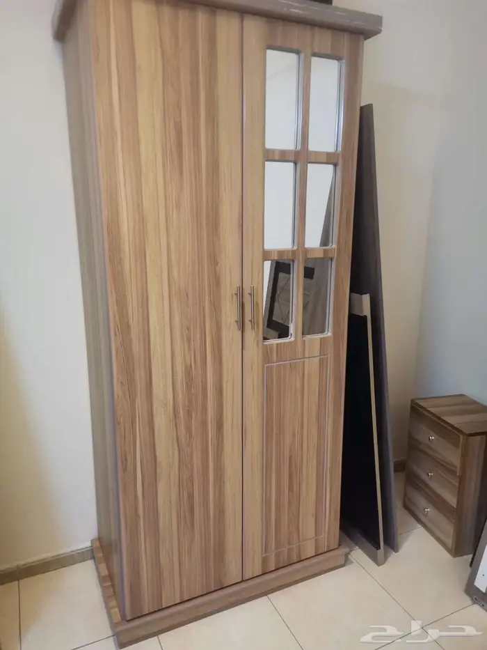 دولاب وكمودينو بحالة ممتازه استخدام شهر ونص 2