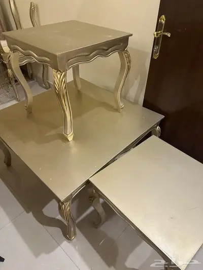 طاولة كبيره مع اربع خدمة وعربية اطفال وسرير اطفال 5