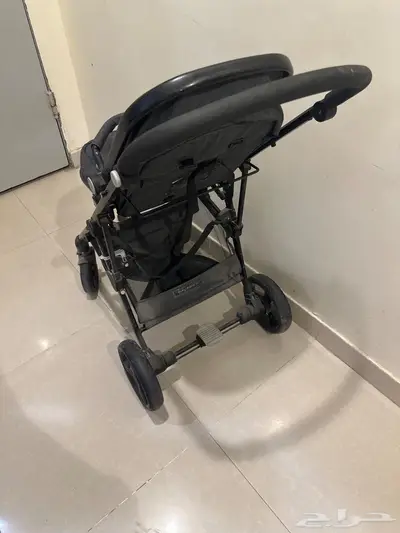 طاولة كبيره مع اربع خدمة وعربية اطفال وسرير اطفال 2