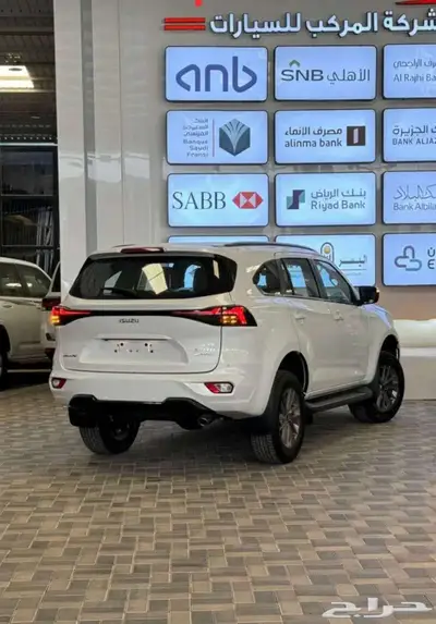 ايسوزو ام يو اكس 2025 فل كامل ديزل خليجي-140 4