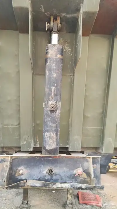 للبيع عدد 2 صندوق قلاب 6