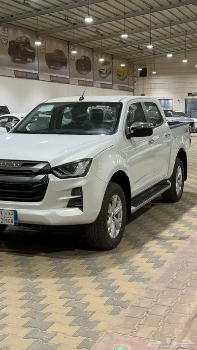 ايسوزو ديماكس غمارتين توماتيك LX موديل 2024 لوحات صادره 1