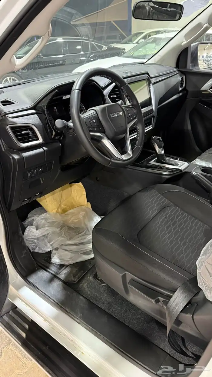 ايسوزو ديماكس غمارتين توماتيك LX موديل 2024 لوحات صادره 4