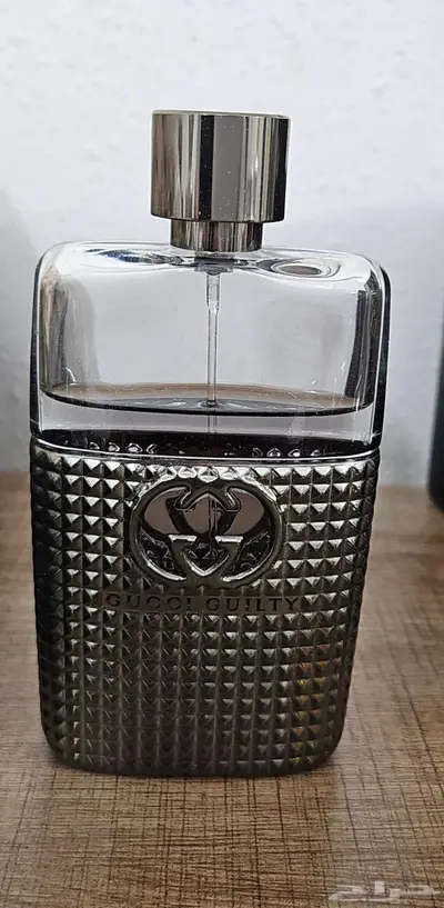 مجموعة عطور شبه جديدة للبيع  2