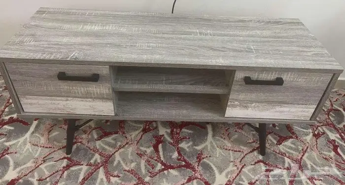 كنب وطاولات خدمه ومكيف جنرال وكلها في الوضع الممتاز 4