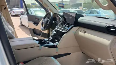لاندكروزر GXR L2 بنزين 2025 10