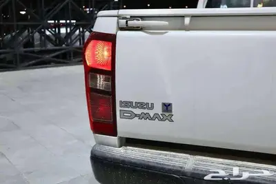 ايسوزو D-Max غمارة موديل2025 3