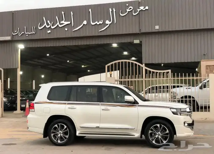 لاندكروزر GXR قراند تورنق 2020 فل بريمي ممشي 63 الف 30