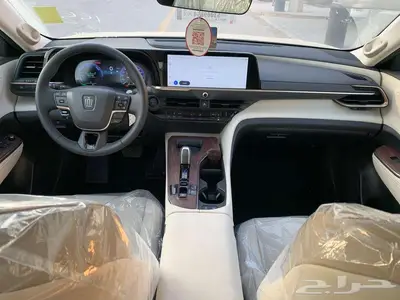تويوتا كراون بريميوم هايبرد 2025 20
